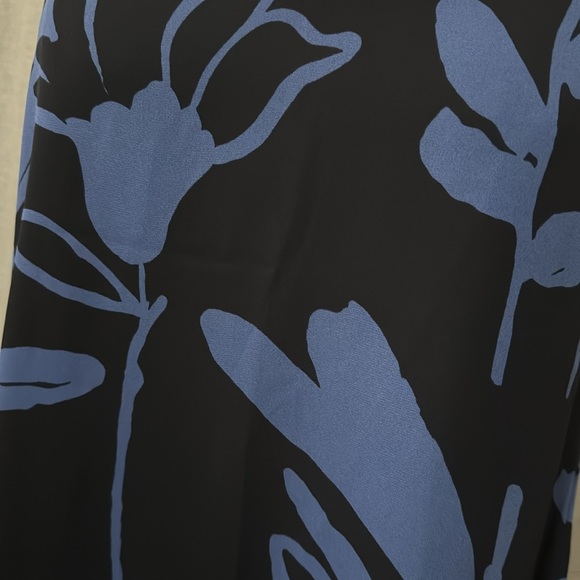 LOFT Top-Sz S Petite-Navy/Bright Blue Floral-Polyester-Lined-Slight V Neck-EUC - Picture 5 of 13